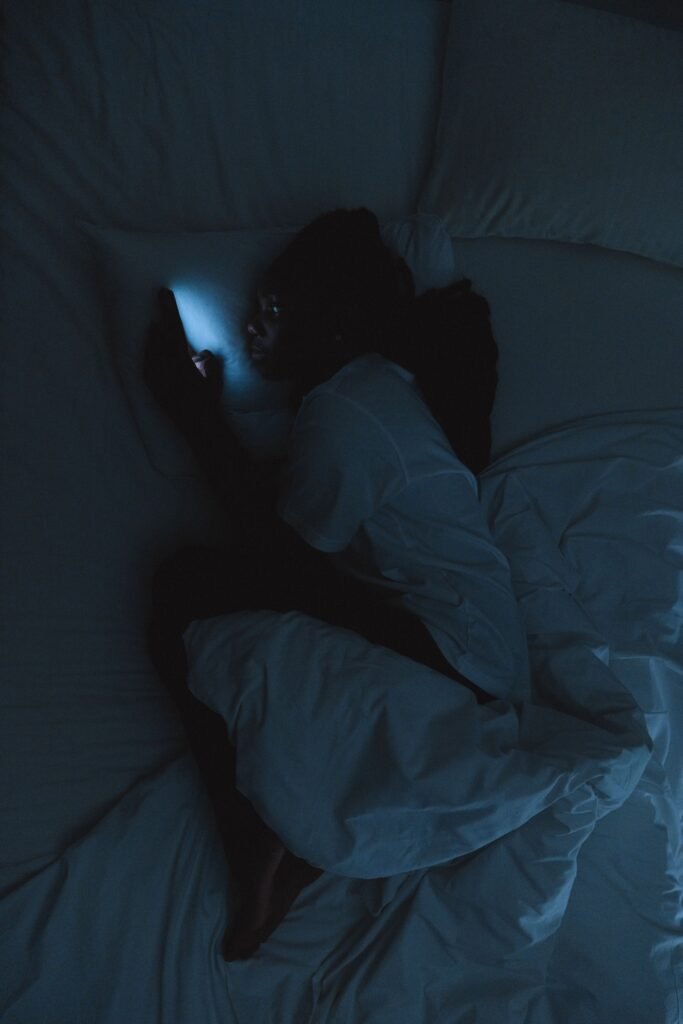 uso de celular durante a noite e dificuldade para dormir